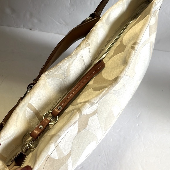 COACH Carly signature shoulder bag - Picture 8 of 11